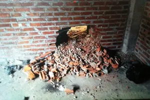 Đục tường nhà mình để trộm két sắt... hàng xóm