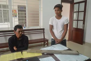 4 cha con kéo nhau đi trả thù rồi đâm nhầm người