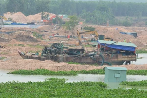 Có lợi ích nhóm trong nạo vét hồ lấy cát không?