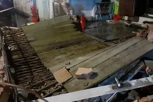 Một người đàn ông nghi tự xả bình gas tự tử