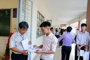 Chở đề thi bằng máy bay ra Côn Đảo