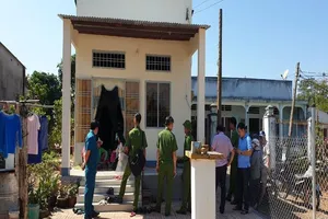 Chém công an rồi vào nhà cố thủ