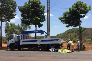 Tông vào ô tô đang đỗ, nam thanh niên tử vong