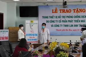 Hỗ trợ máy ATM khẩu trang cho Bệnh viện Bà Rịa