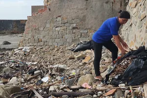 Xác minh thông tin quán cà phê vứt bao rác xuống biển Vũng Tàu