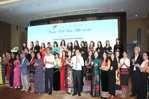 Biểu dương 50 nữ sinh dân tộc thiểu số nghị lực, học giỏi