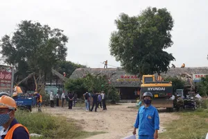 Vũng Tàu: Tháo dỡ công trình vi phạm quanh dự án Hóa dầu 