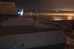 Khắc phục vụ rơi 22 container tại cảng Cái Mép