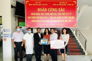 Tặng máy thở trị giá 150 triệu đồng cho Côn Đảo