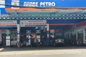 Bà Rịa-Vũng Tàu: Phạt cửa hàng bán xăng 'có vấn đề'