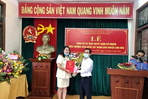 Trao quyết định bổ nhiệm Viện trưởng VKSND huyện Côn Đảo