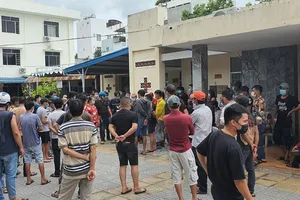 Dân tập trung xét nghiệm tăng đột biến tại Trung tâm Y tế Vũng Tàu