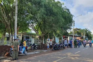 2 mẹ con giáo viên tiểu học tử vong tại nhà với vết cắt trên cổ