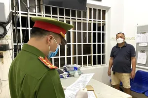 Bắt tạm giam người thuê đốn cây, chẻ đá, hủy hoại rừng ở núi Thị Vải