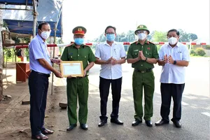 Thưởng 'nóng' trưởng công an xã kịp thời hỗ trợ thai phụ đi sinh