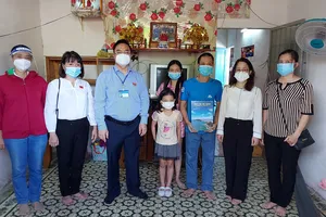 Vũng Tàu: tặng 50 triệu, máy tính bảng cho 2 bé F1 mất mẹ vì COVID-19