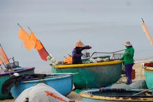 Ngư dân vùng xanh Bà Rịa- Vũng Tàu đi biển chuyến đầu tiên sau giãn cách