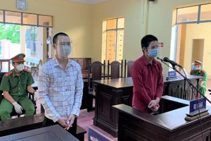 Trộm 14 nắp cống thoát nước, 2 thanh niên bị phạt 29 tháng tù