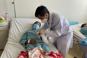 Bà Rịa - Vũng Tàu: Người đàn ông bị dây tời cuốn gần lìa cẳng tay