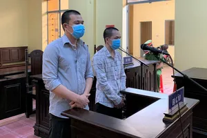 Người phụ nữ phản ứng nhanh, 2 tên cướp dây chuyền bị bắt dính