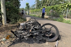 3 người bị tấn công, cô gái trẻ mất tích còn xe máy thì cháy rụi