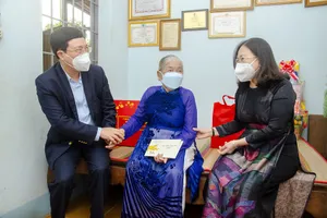 Phó Thủ tướng Phạm Bình Minh thăm, tặng quà tại tỉnh Bà Rịa-Vũng Tàu 