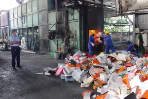 Tiêu hủy hơn 4.500 sản phẩm mang nhãn hiệu Gucci, Chanel, Hermes...