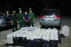 Biên phòng Bà Rịa – Vũng Tàu bắt ô tô mang biển số giả chở thuốc lá lậu 