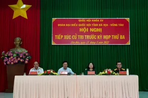 Phó Thủ tướng Phạm Bình Minh tiếp xúc cử tri huyện Côn Đảo