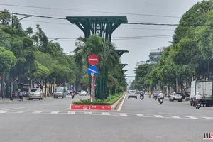 Vũng Tàu: Tạm dừng thi công, rà soát trụ thép hoa trên đường Lê Hồng Phong