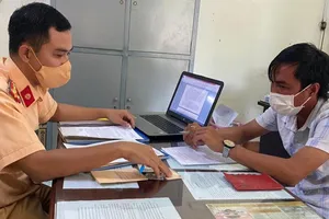 Tài xế xe tải chạy sai làn, vượt ẩu ở Bà Rịa - Vũng Tàu bị lập biên bản