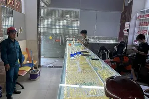 Bị phát hiện bán vàng giả, kẻ lừa đảo đâm 3 người dân để thoát thân