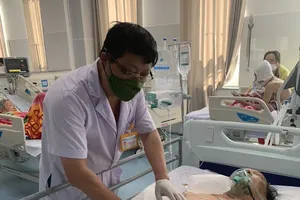 Vũng Tàu: Cụ ông 90 tuổi bị thủng trực tràng do dùng vòi xịt toilet