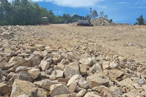 Các bên nói về việc san gạt làm đường trên Núi Lớn, Vũng Tàu