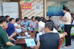 Ngồi cà phê cùng ngư dân để tuyên truyền về chống khai thác IUU