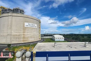 Chủ tịch Bà Rịa-Vũng Tàu thăm kho cảng LNG đầu tiên của Việt Nam