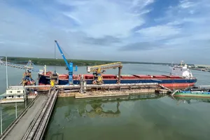 Tàu container va chạm tàu hàng làm gãy một đoạn cầu cảng tại Cái Mép