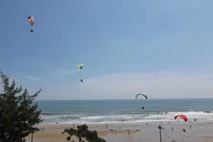 Khám phá du lịch Vũng Tàu bằng dù lượn