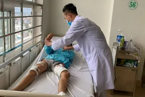 Tự chế quả nổ bằng chai thủy tinh, 1 học sinh lớp 6 bị thương 