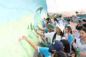 Hoa hậu H’Hen Niê cùng người dân Bà Rịa-Vũng Tàu bảo vệ môi trường xanh