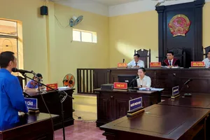 'Nổ' thân với công an để nhận tiền 'chạy án'