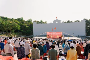 Xúc động ngày trùng phùng của hơn 3.000 học sinh miền Nam trên đất Bắc 