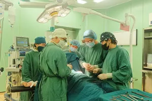 Bệnh viện Vũng Tàu cứu sống bé gái với nhiều vết thương trên người