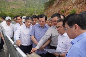 Tháo gỡ khó khăn, vướng mắc cho dự án kéo điện lưới ra Côn Đảo