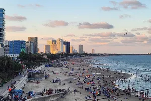 Biển Vũng Tàu ngày đầu kỳ nghỉ lễ chưa quá đông