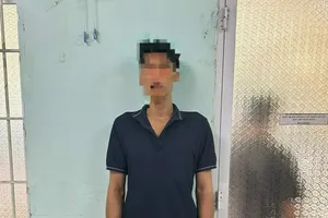 Bắt giữ nghi can giả cảnh sát hình sự giở trò đồi bại với phụ nữ 