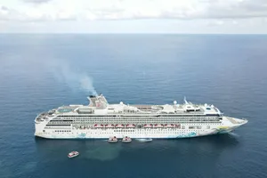 Tàu du lịch biển cao cấp Resorts World One đưa hơn 2.000 khách đến Côn Đảo 