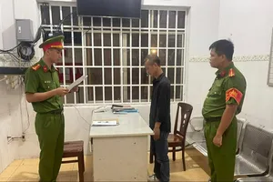 Bị bắt vì không trả lại tiền chuyển khoản nhầm 