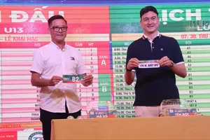 HLV Lê Huỳnh Đức, thủ môn Đặng Văn Lâm bốc thăm lịch thi đấu Giải bóng đá Cúp Truyền hình BRT 
