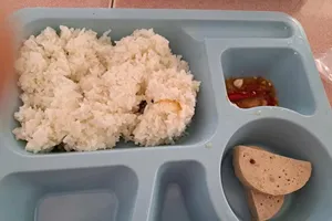 Xác minh thông tin bữa ăn trưa của giáo viên 30 nghìn đồng chỉ có cơm, 2 miếng giò